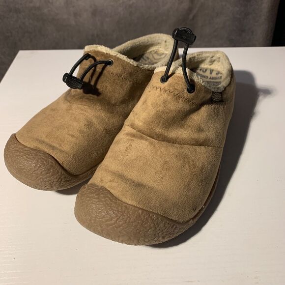 Keen Shoes - KEEN Velour or Faux Fur Howser III Slides Dark Earth Velour women’s Sz 8